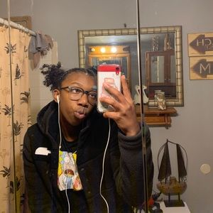 Meet your Posher, Akeirah